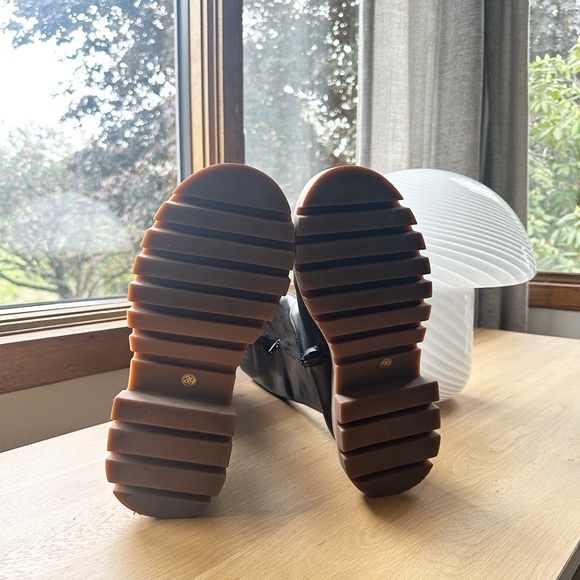 Alias Mae ◡̈ Donni Lug Sole Black Leather Boots - Picture 7 of 15